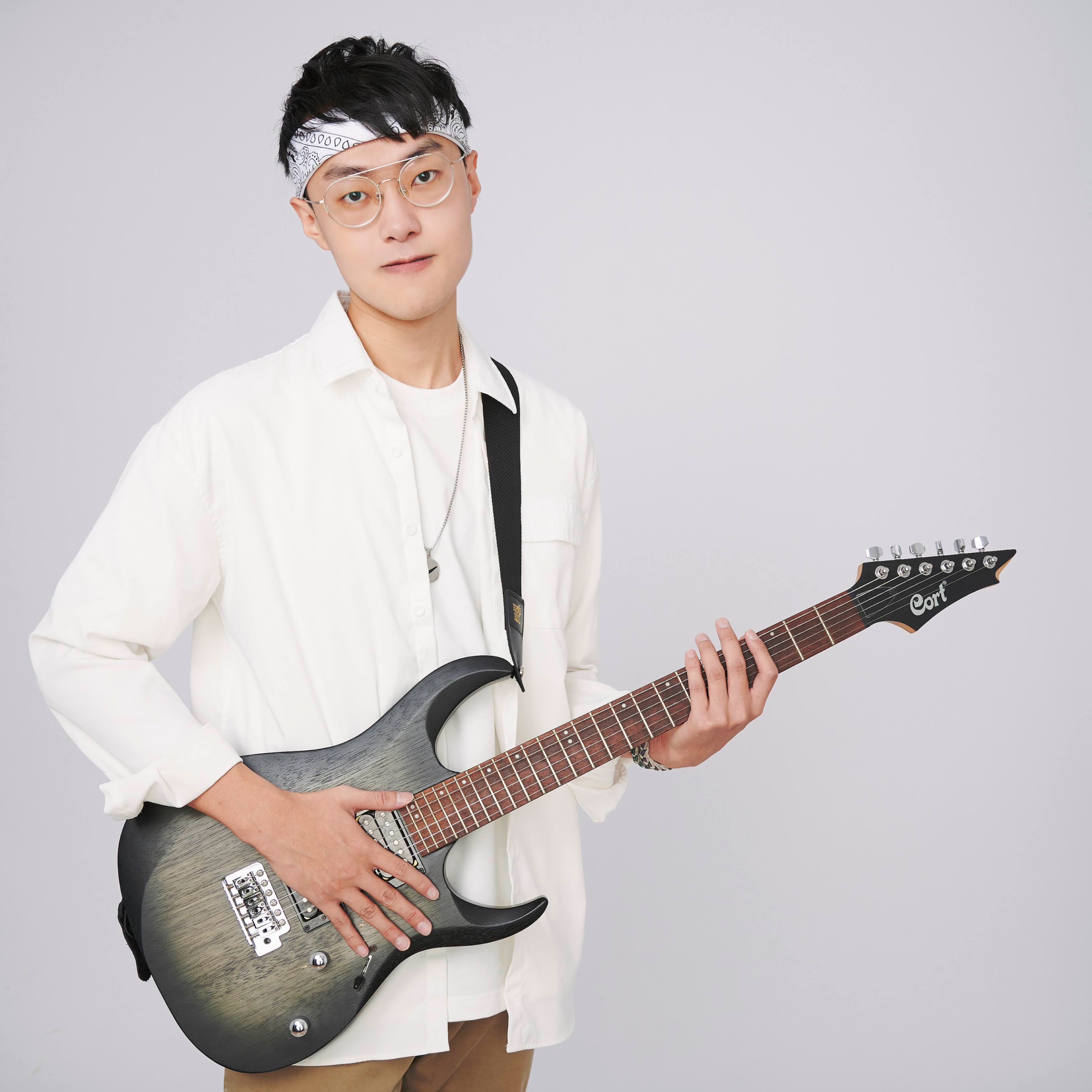 這是好幾年前拍的,現在胖了很多